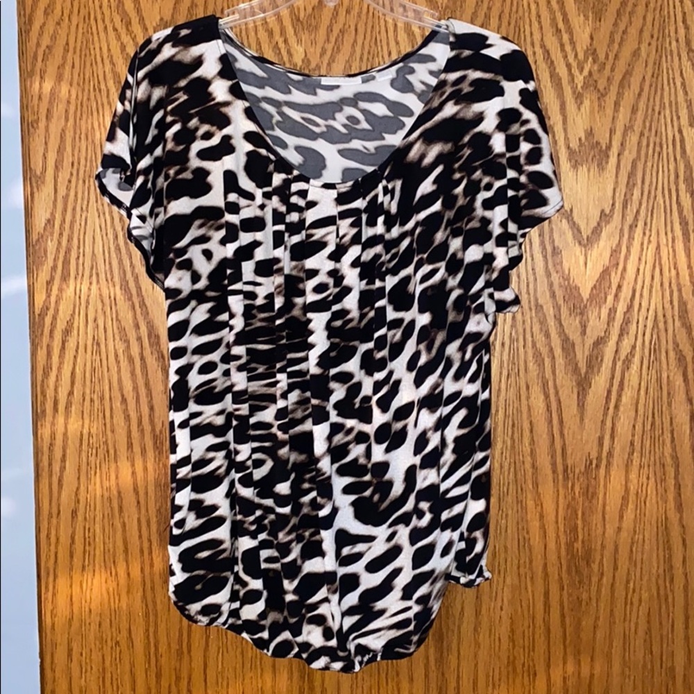New York & Company XL stretch leopard print top